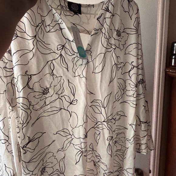 Tops - Floral Black and White Blouse